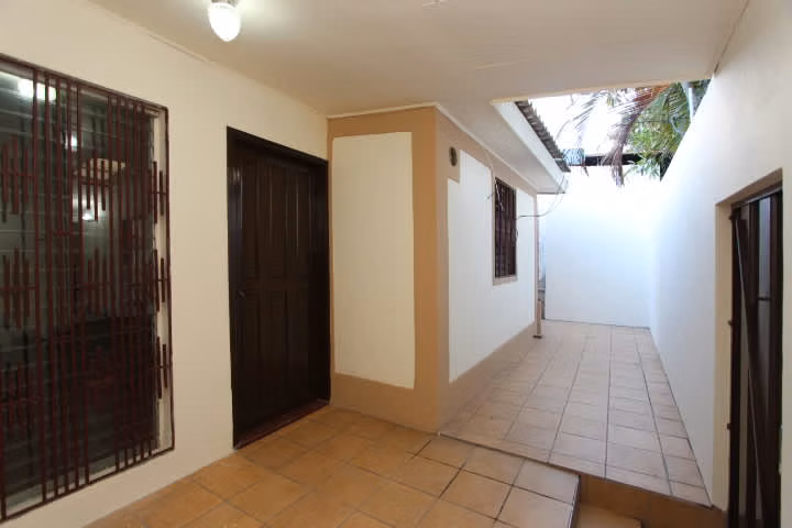 Alquiler de casa peatonal de 4 Dormitorios en Colonia Lomas de Toncontin