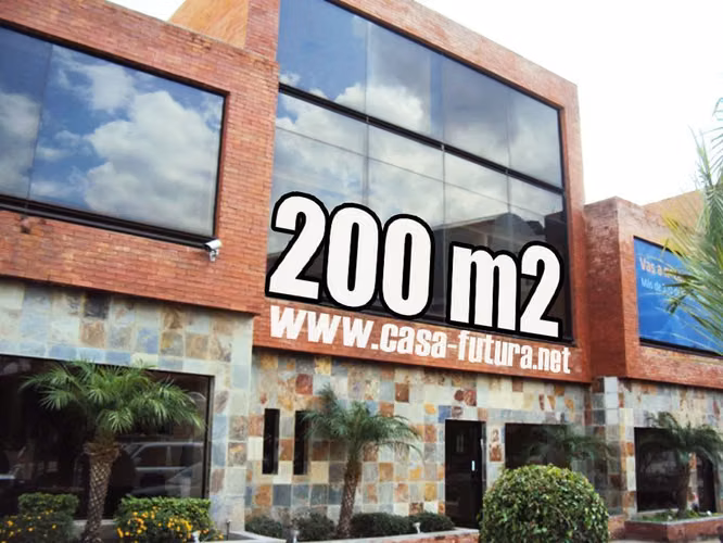 Pequeño Edificio Comercial ó de Oficinas en Los Proceres de 217 m2 en Renta