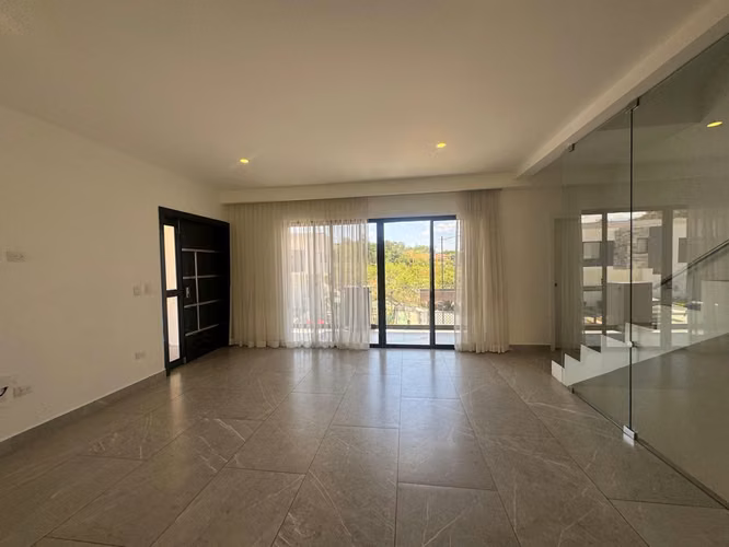 Se Vende Hermosa Casa Nueva! Res. Del Campo