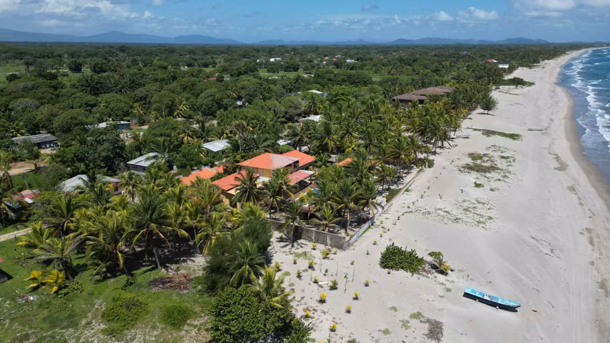 Exclusiva Propiedad Frente al Mar en Aldea San Juan, Tela