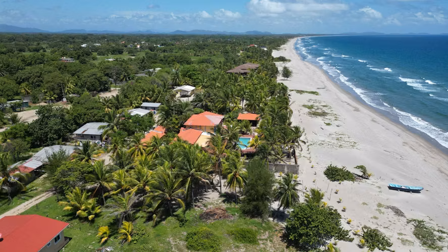 Exclusiva Propiedad Frente al Mar en Aldea San Juan, Tela