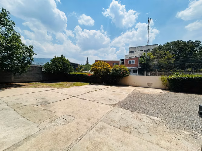 Se Vende Amplia Casa Col. Palmira