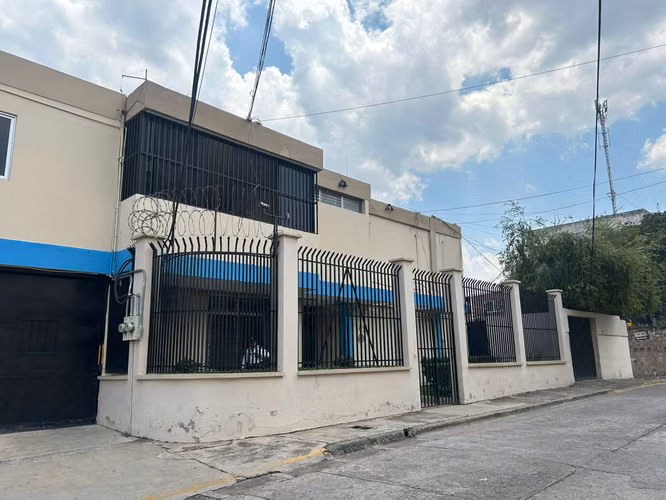Se Vende Amplia Casa Col. Palmira
