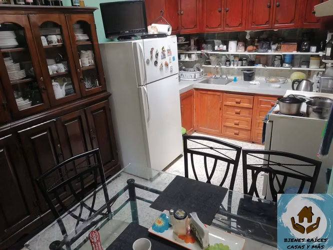 VENTA DE AMPLIA CASA CON APARTAMENTO INCLUIDO EN EL GUANACASTE - Imagen 5