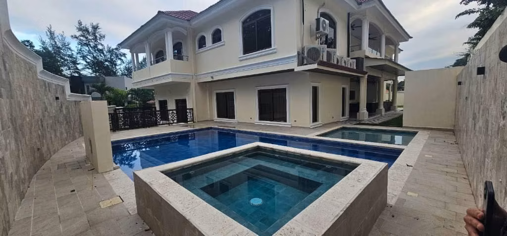 Venta de Hermosa Casa con Piscina, en Merendón Hills, en San Pedro Sula (1)