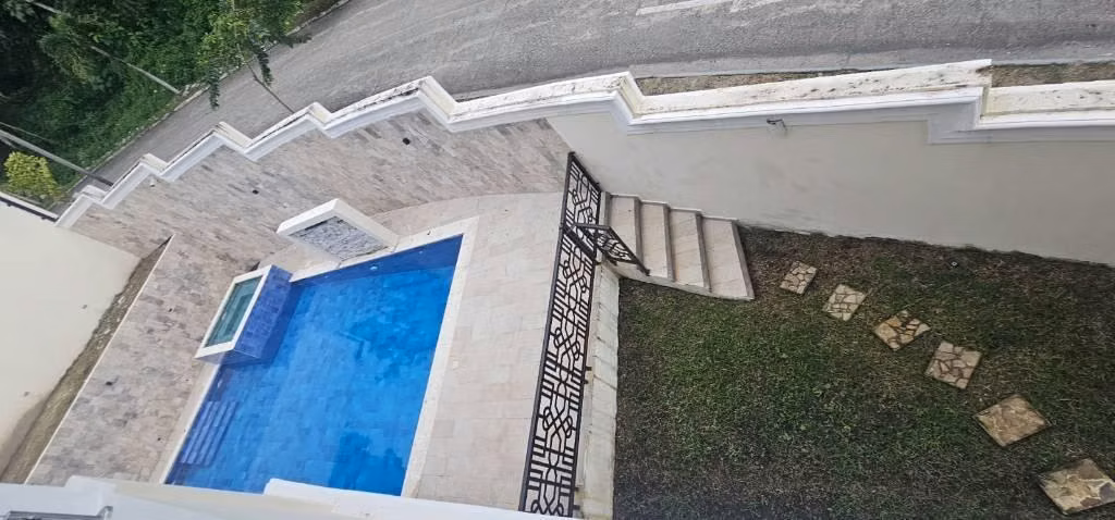 Venta de Hermosa Casa con Piscina, en Merendón Hills, en San Pedro Sula (1)