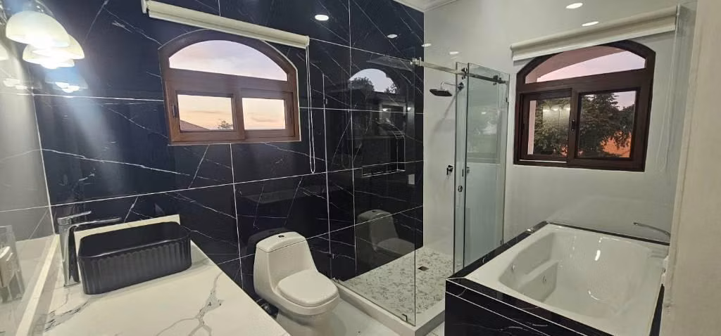 Venta de Hermosa Casa con Piscina, en Merendón Hills, en San Pedro Sula (1)