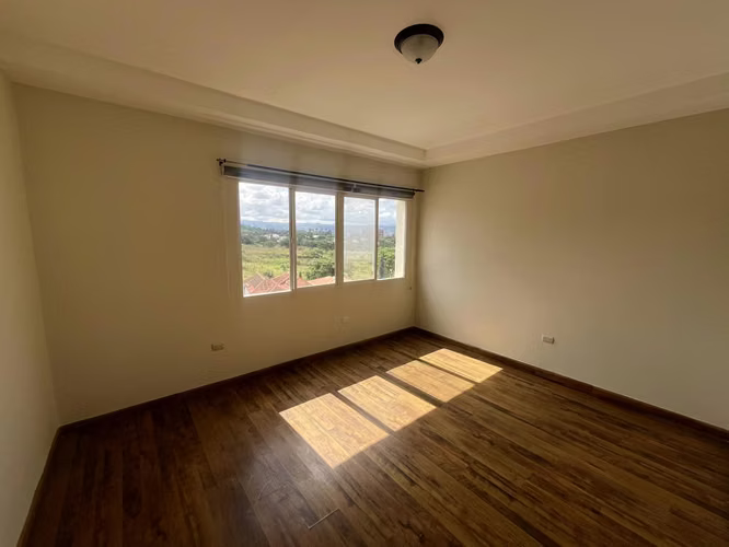 Se Renta Townhouse Col. Florencia Sur