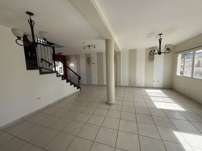 Se Renta Townhouse Col. Florencia Sur