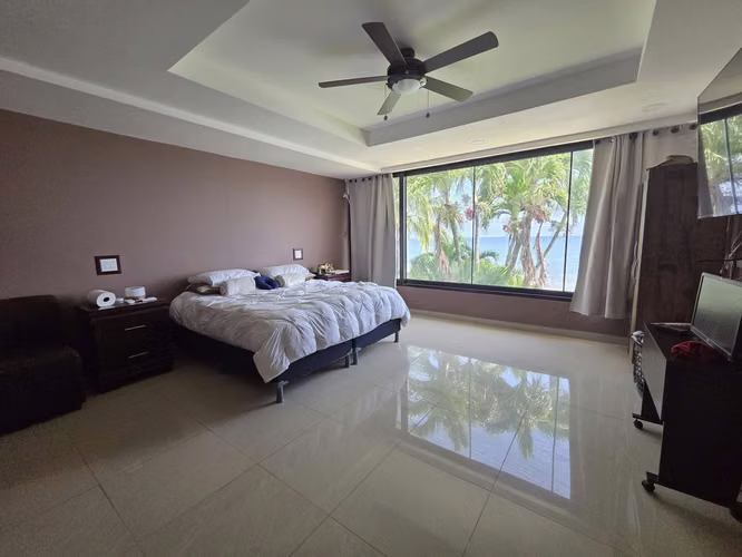 Se Vende Casa en La Riviera, Cortes, frente a la playa.