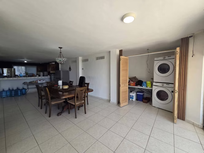 Se Vende Casa en La Riviera, Cortes, frente a la playa.