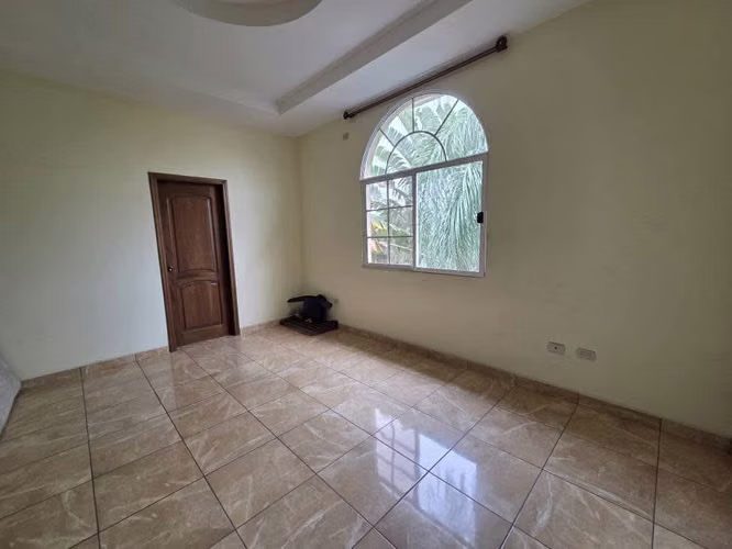 Se Vende Amplia Casa Res San Antonio - San Pedro Sula - Imagen 4