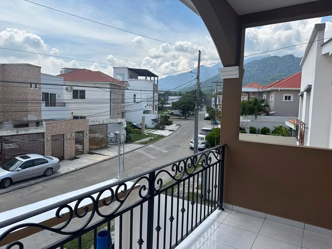 Apartamento tipo Townhouse/ La Foresta - Imagen 6