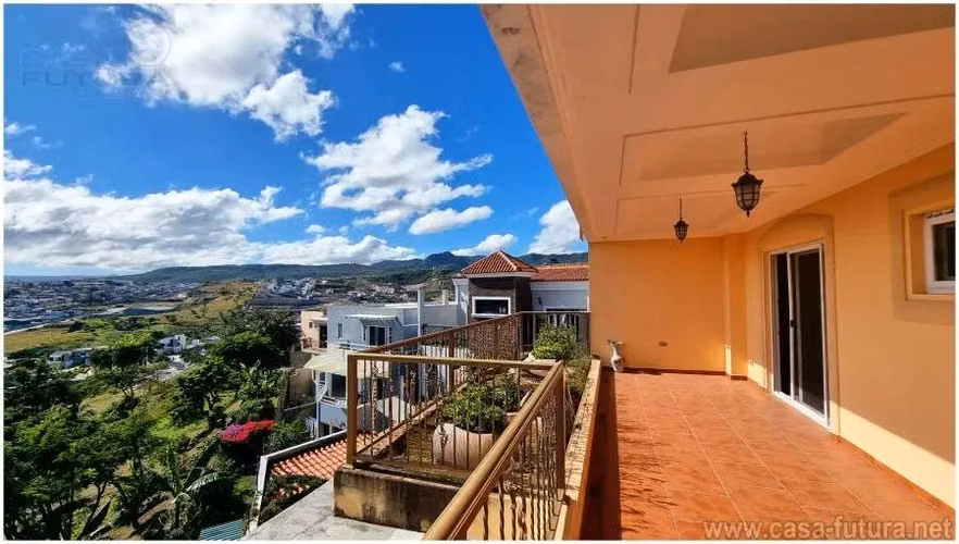 Solida Casa con Vista @ Circuito Cerrado 494 m2 +7 Parqueos y Prevision 3a Edad