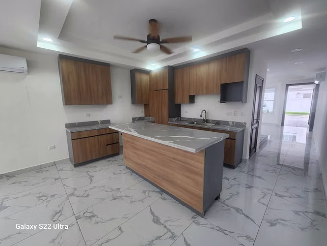Se Vende Casa en Res. Casa Maya - San Pedro Sula