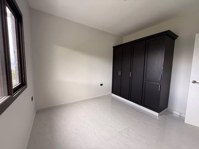 Se Vende Casa Res. Mirador de Los Hidalgos