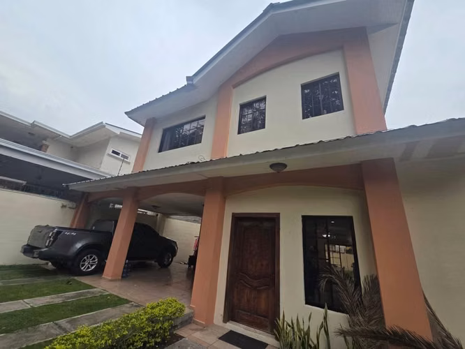 Se vende casa en Res. El Potosí - SAN Pedro Sula