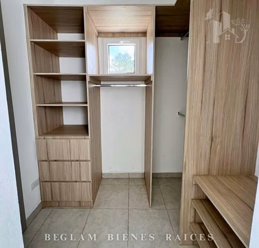 CASA AMPLIA EN VENTA