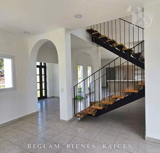 CASA AMPLIA EN VENTA