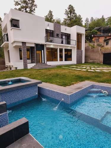 Venta de Hermosa Casa con Piscina, en Valle de Ángeles, Francisco Morazán.
