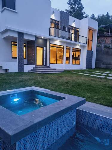 Venta de Hermosa Casa con Piscina, en Valle de Ángeles, Francisco Morazán.