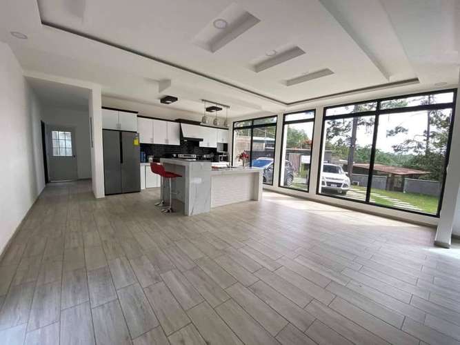 Venta de Hermosa Casa con Piscina, en Valle de Ángeles, Francisco Morazán.