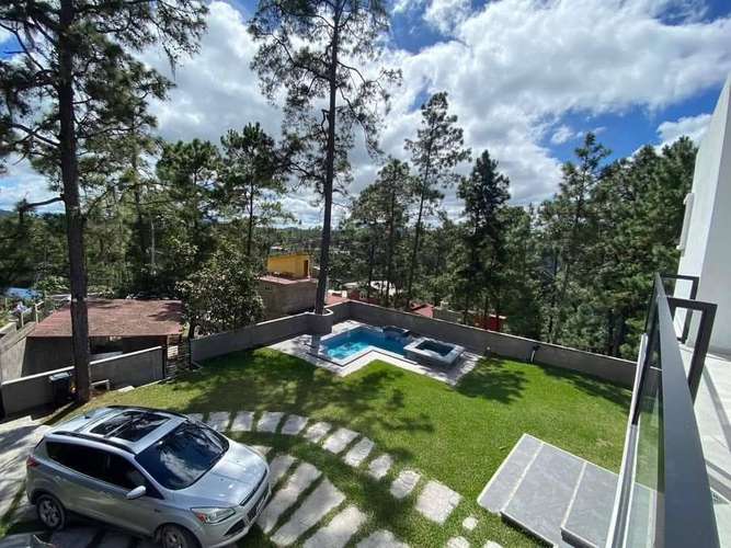 Venta de Hermosa Casa con Piscina, en Valle de Ángeles, Francisco Morazán.