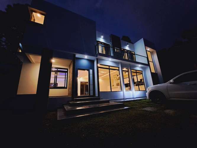 Venta de Hermosa Casa con Piscina, en Valle de Ángeles, Francisco Morazán.