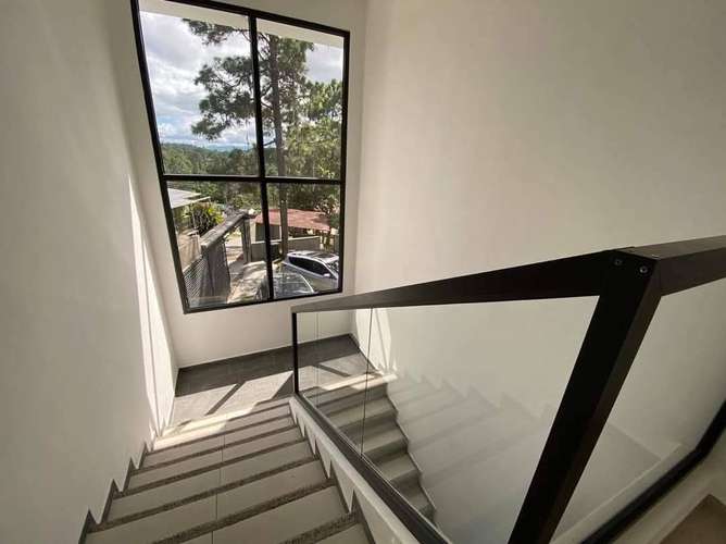 Venta de Hermosa Casa con Piscina, en Valle de Ángeles, Francisco Morazán.