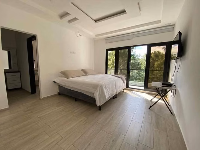 Venta de Hermosa Casa con Piscina, en Valle de Ángeles, Francisco Morazán.