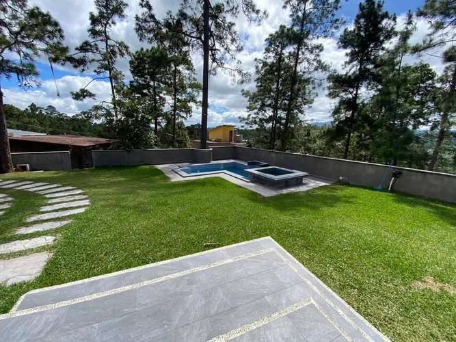 Venta de Hermosa Casa con Piscina, en Valle de Ángeles, Francisco Morazán.