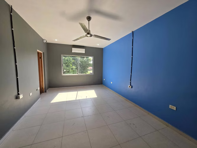Se Vende Propiedad Col Los Laureles, Contiguo a La Col. Universidad - SPS