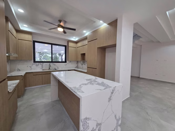 Se Vende Amplia Casa Residencial La Foresta - San Pedro Sula