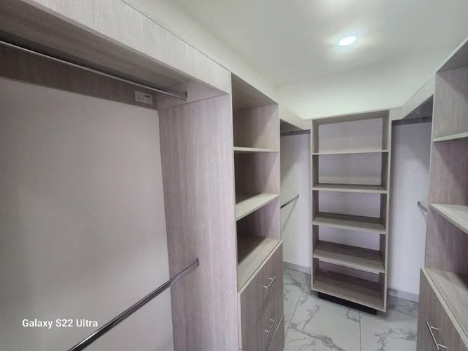 Se Vende Amplia Casa, Res. Casa Maya - San Pedro Sula.