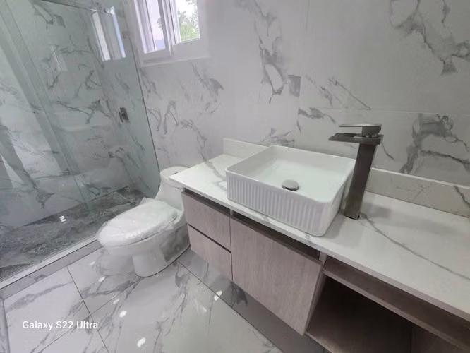 Se Vende Amplia Casa, Res. Casa Maya - San Pedro Sula.