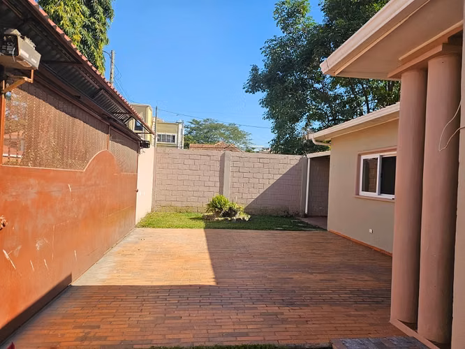 CASA EN VENTA EN RESIDENCIAL VIA SERAN-SPS