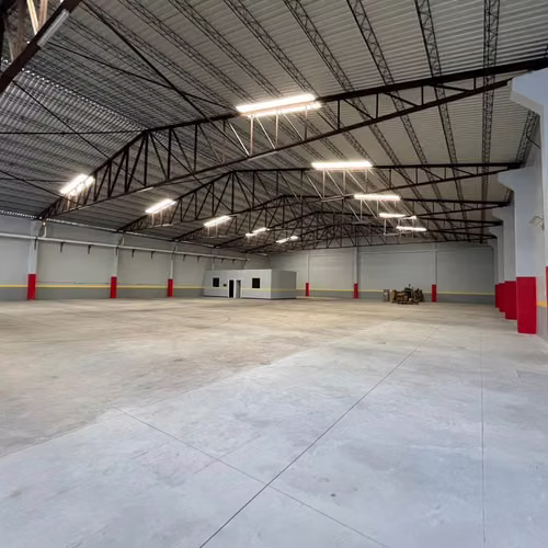 Se Renta Amplia Bodega Anillo Periferico