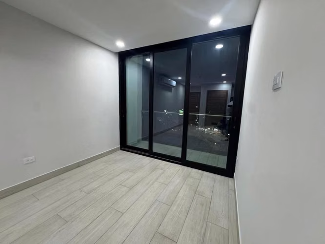 Se alquila Apartamento en Plaza Masdeval - Imagen 3