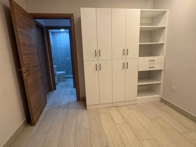 Se alquila Apartamento en Plaza Masdeval - Imagen 4
