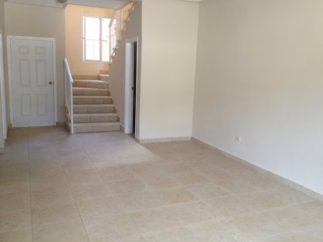Se Renta Townhouse Col. Lara Norte - Imagen 3