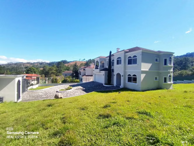 Venta de Hermosa Casa, en la Residencial Miralago, en el Hatillo, en Tegucigalpa. - Imagen 4