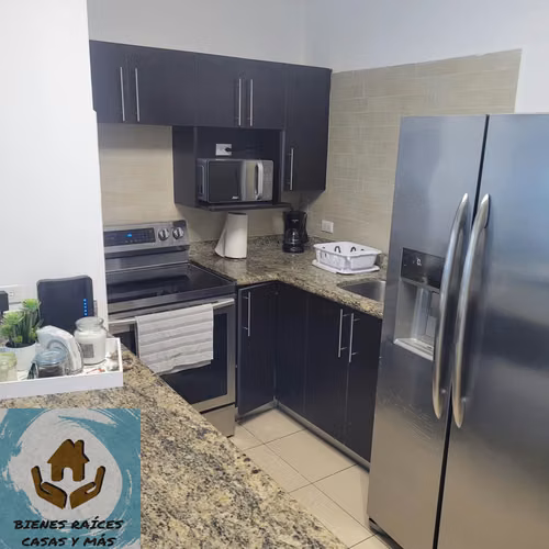 ALQUILAMOS APARTAMENTO AMUEBLADO DE 2 HABITACIONES CERCA DEL BLVD JUAN PABLO