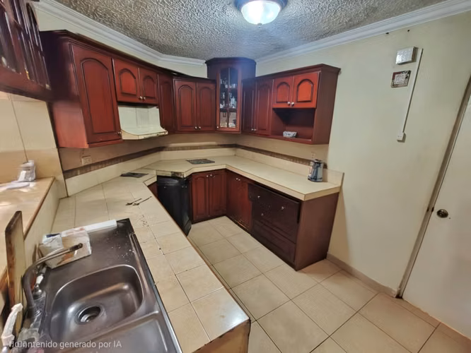 Se Vende Amplia Casa Res. El Sauce
