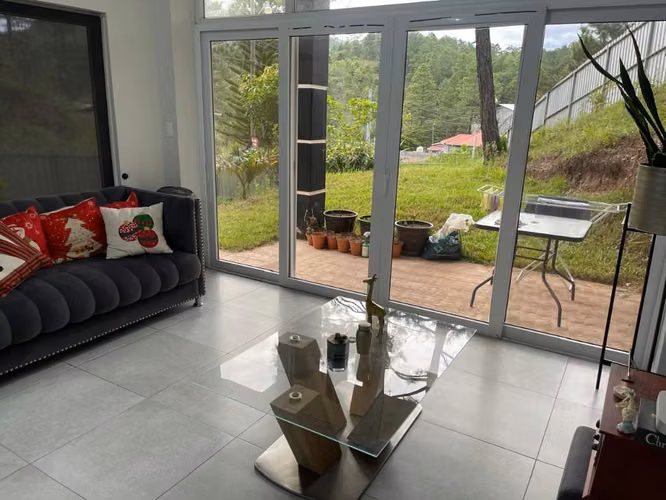 Venta de casa en Pinares de Oriente