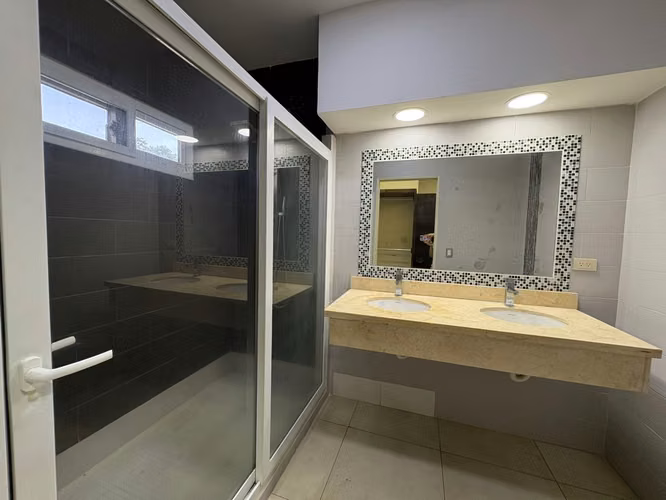 Se Vende o Alquila Casa en Quinta Los Laureles - Imagen 8