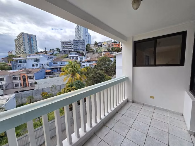 Alquiler de amplio apartamento en Lomas del Mayab