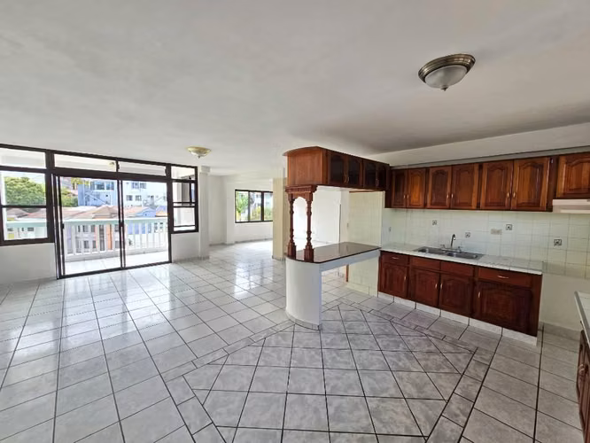 Alquiler de amplio apartamento en Lomas del Mayab