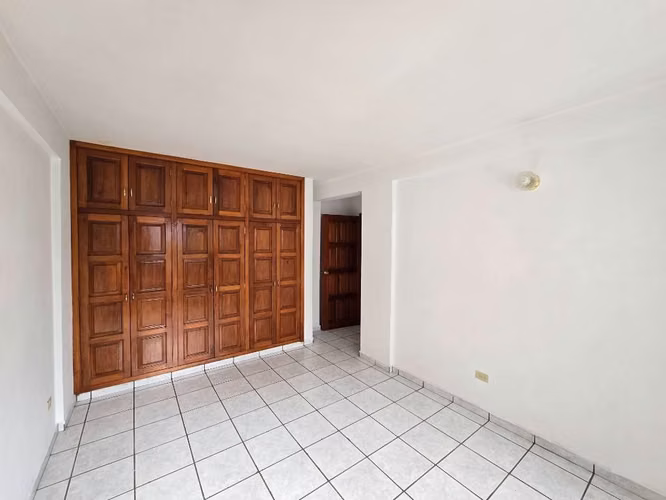 Alquiler de amplio apartamento en Lomas del Mayab