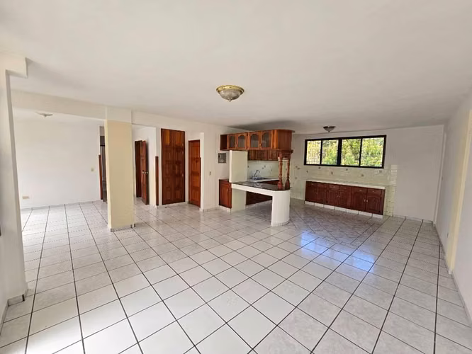 Alquiler de amplio apartamento en Lomas del Mayab