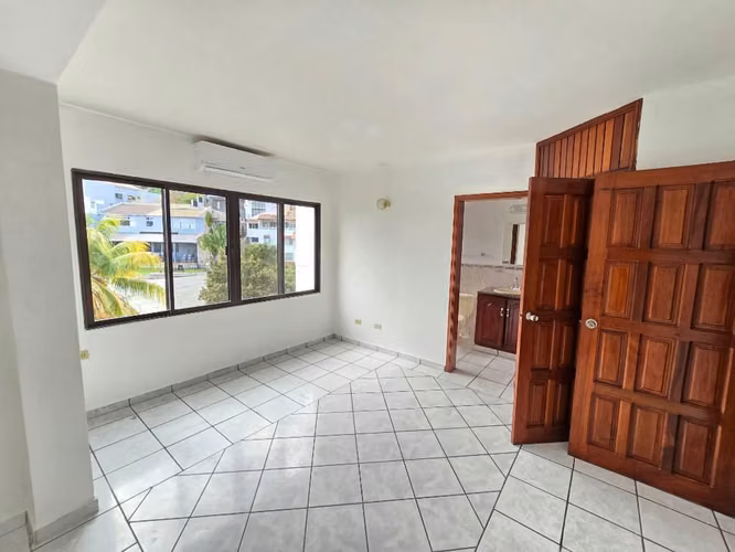 Alquiler de amplio apartamento en Lomas del Mayab